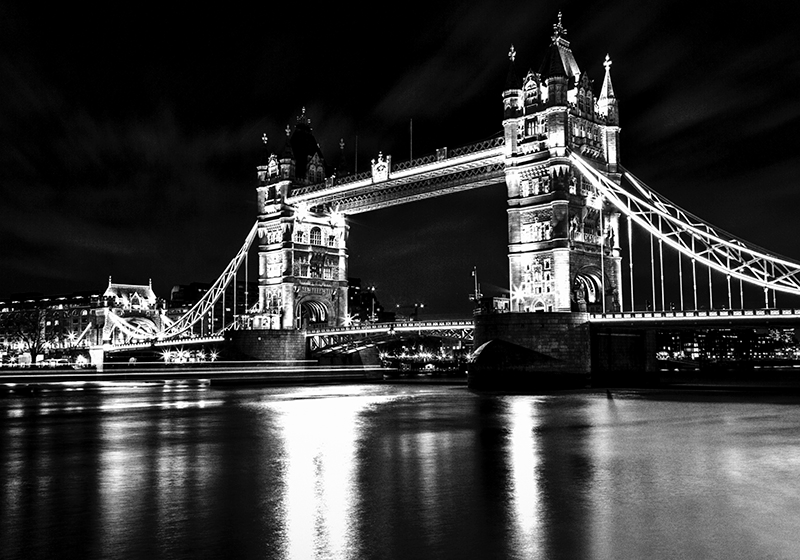Tapete vinílico preto ponte de londres à noite - TenStickers